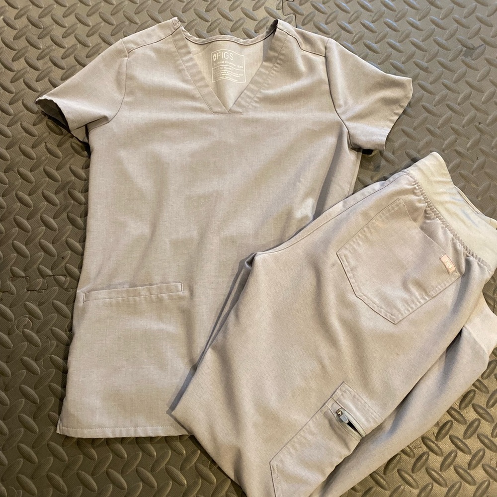 FIGS SET -  Space Gray *Limited Ed* Casma Scrub Top and Zamora Joggers in XXS